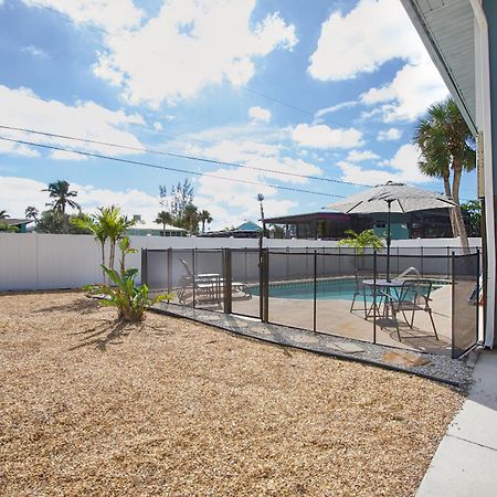 Beach Bungalow 1 By Sun Palace Vacations フォートマイヤーズビーチ エクステリア 写真