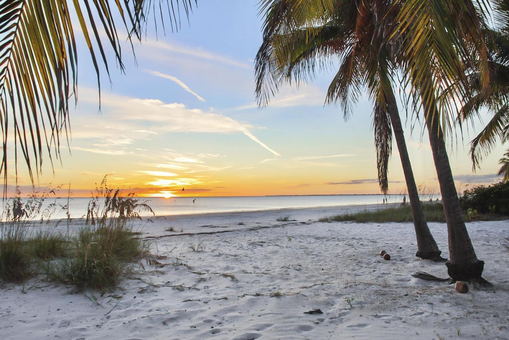 Beach Bungalow 1 By Sun Palace Vacations フォートマイヤーズビーチ エクステリア 写真